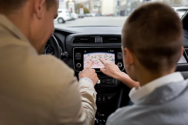 jízda v autě s navigací